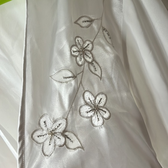 Women’s robe and slip set - Picture 3 of 10